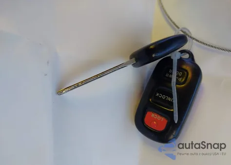 2002 Toyota Sienna Xle z USA, uszkodzony, nr VIN 4T3ZF13C42U424958